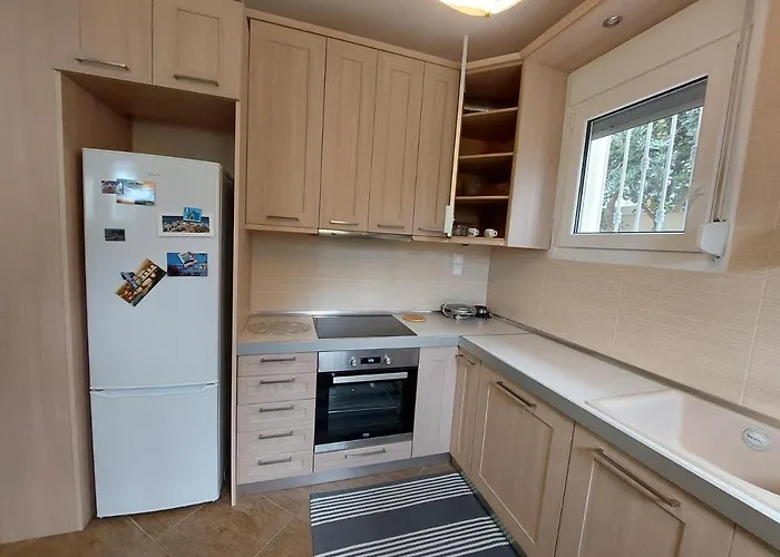 Dora's With Garden * Volos