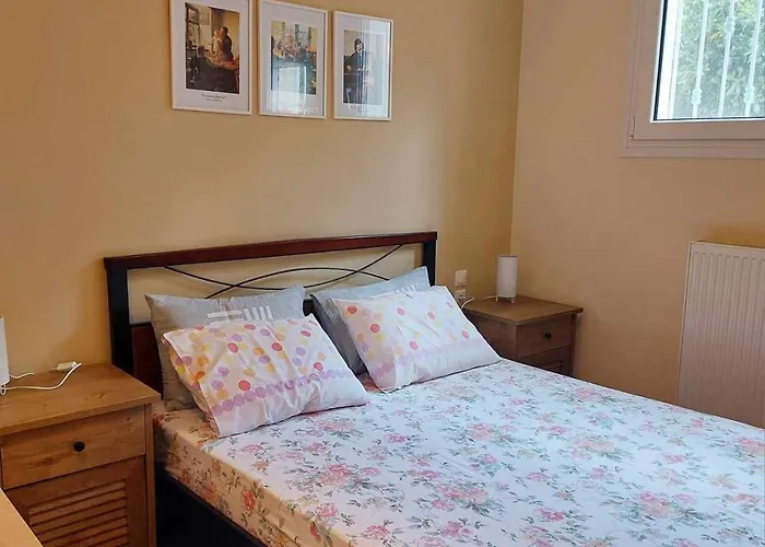 Dora's With Garden Apartment