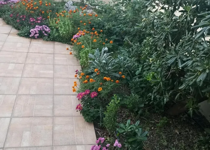 Dora's With Garden Apartment Volos