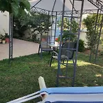 Dora's With Garden Appartement Vólos