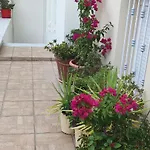Dora's With Garden Appartement