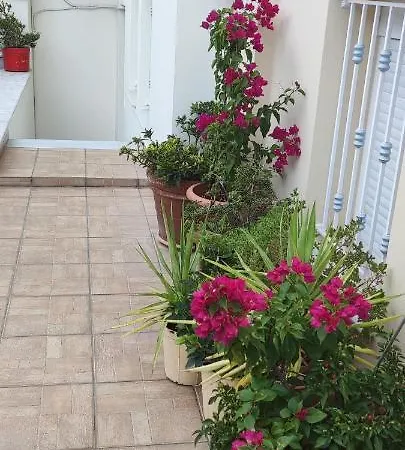 Dora's With Garden Apartment
