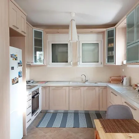 Dora's With Garden * فولوس