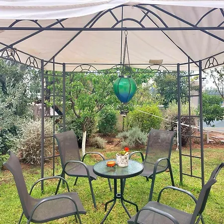 شقة Dora's With Garden