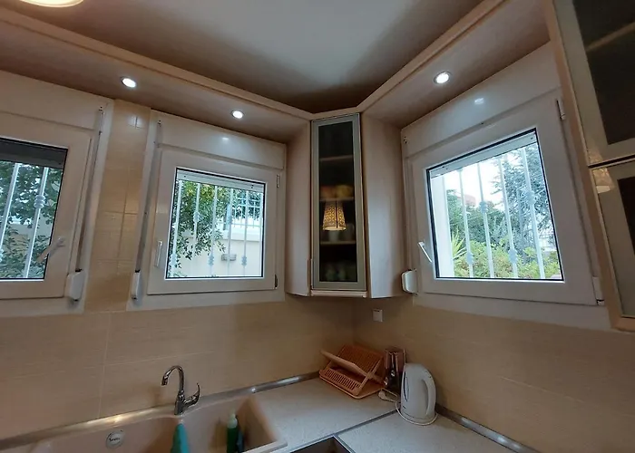 Dora's With Garden Apartment