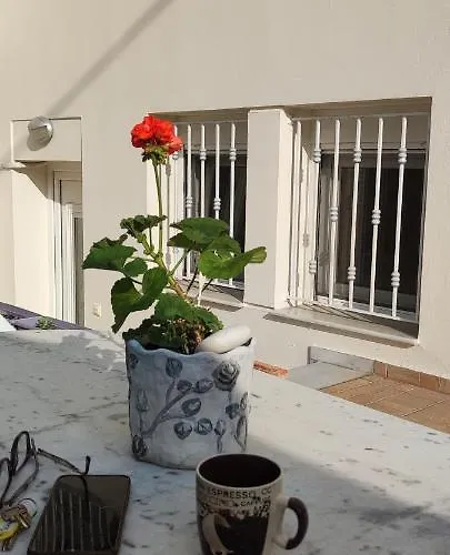 Dora's With Garden Apartment