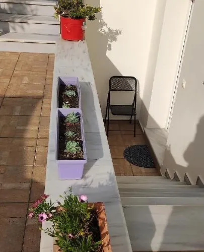 Dora's With Garden Apartment